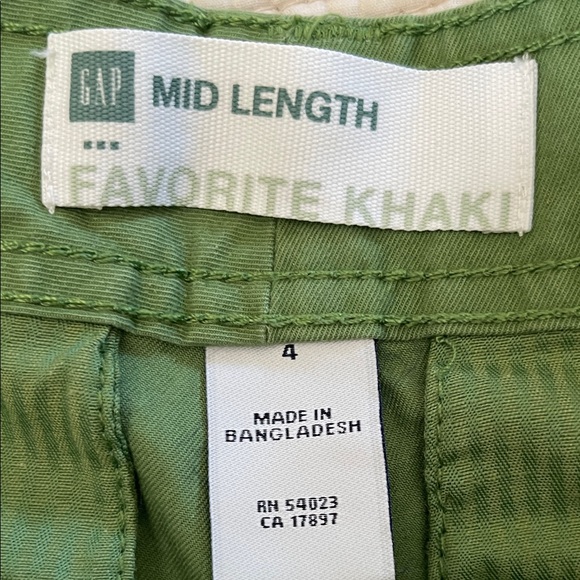 Old Navy Vibrant Green Women's Bermudas - Picture 2 of 6